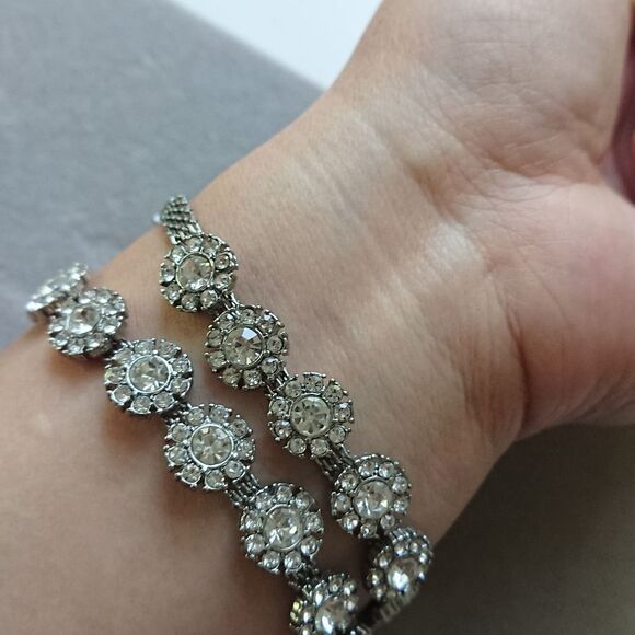 Macy's Cubic Zirconia silver flowers choker - Picture 5 of 10